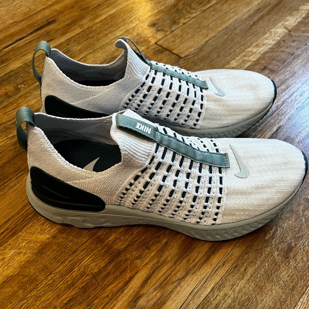 Nike phantom slip on size 8